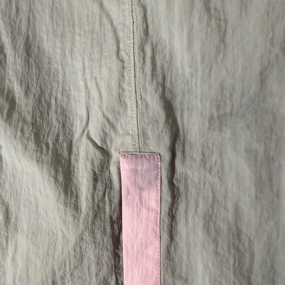 Nike Women's Light Gray Utility Jacket with Pink Logo turns into crossbody purse - Picture 5 of 7